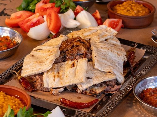 Denizli Kebab : Un Chef-d'Œuvre Culinaire Turc Enflammé à Découvrir Absolument